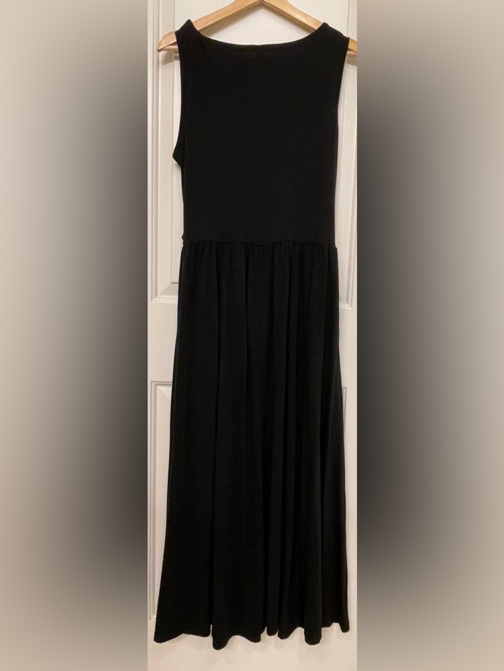 Sleeveless Black Maxi Dress with Gathered Waist - Picture 7 of 7